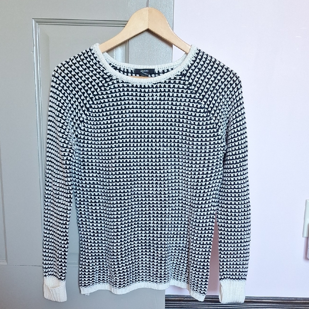 Black & White Textured Crewneck Sweater - Women